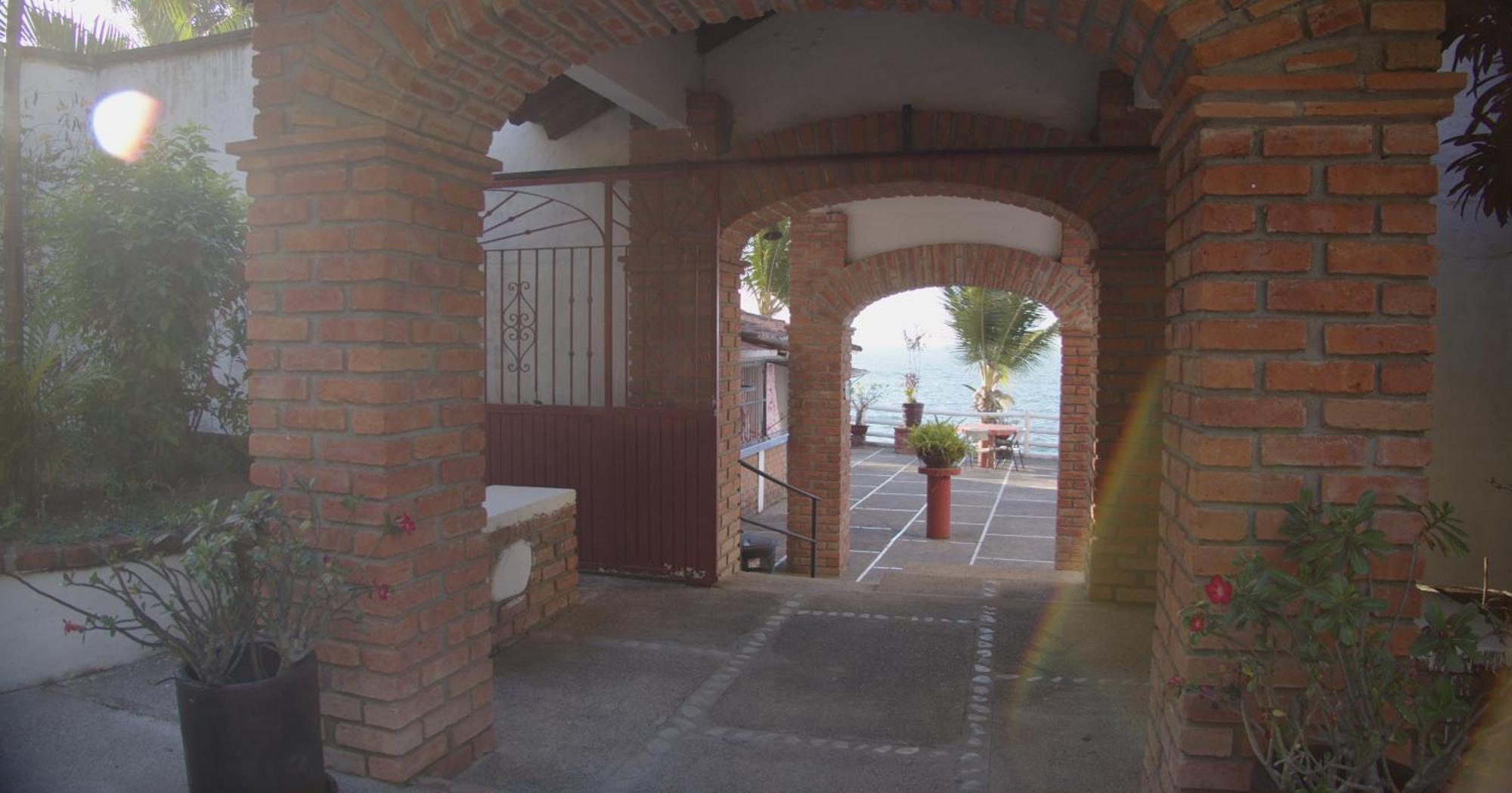 Traditional Sierra Leon Oceanfront Rooms - Adults Only Puerto Vallarta Exteriér fotografie